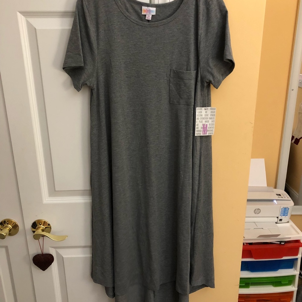 NEW WITH TAGS- Lularoe Carly